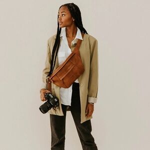 Kindly Photographers Sling Leather Crossbody in Tan Brown
